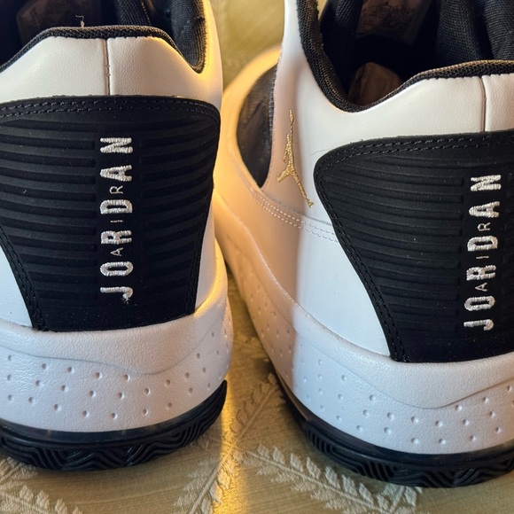 Nike Jordan Black and White Max Aura 2, 13 Men’s NIB - Picture 4 of 8